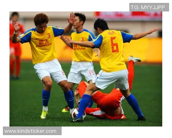 足球前锋如何巧妙摆脱防守球员实现进攻突破的技巧与策略分析