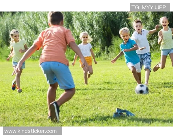 踢足球与擦鞋的奇妙结合让我们在运动中体会生活的乐趣与坚持的意义 踢足球与擦鞋的奇妙结合让我们在运动中体会生活的乐趣与坚持的意义